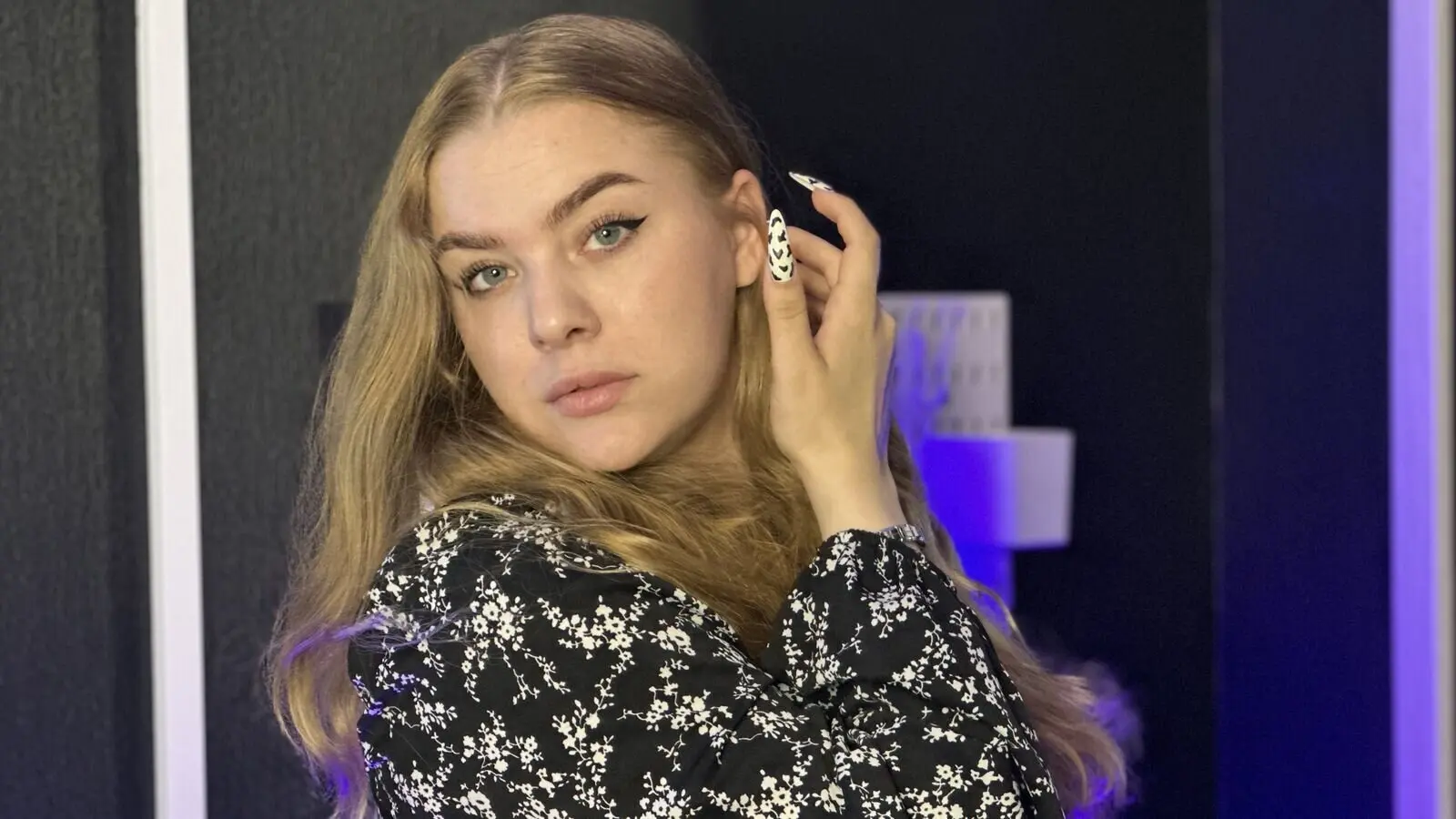 AdelGreen's Premium Pictures and Videos