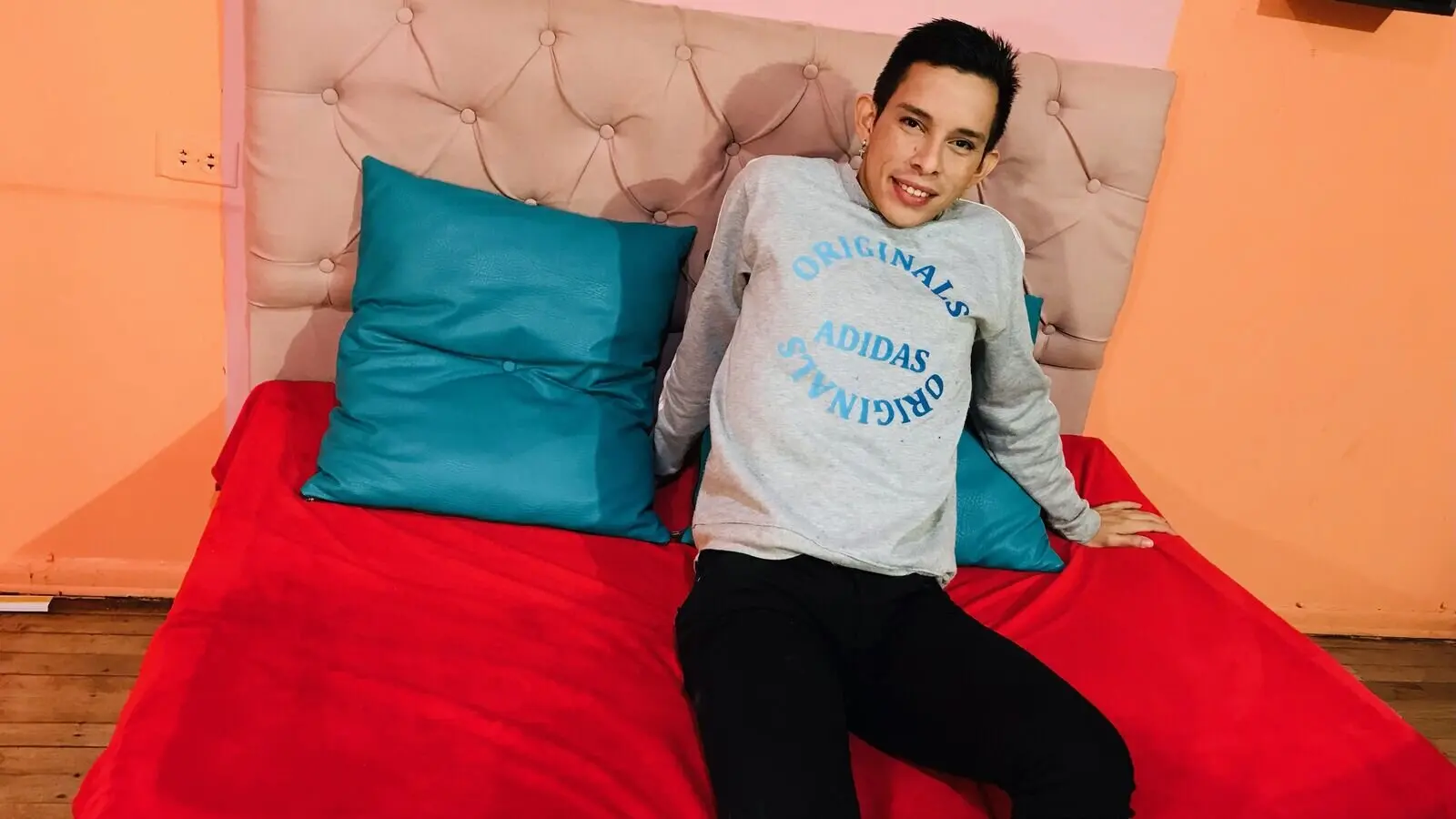 AdrianNoah's Premium Pictures and Videos