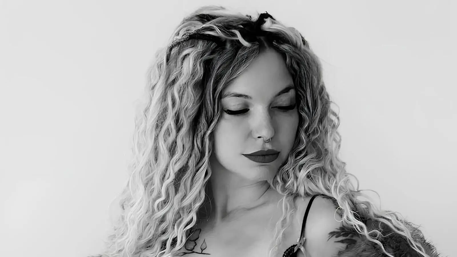 ElleBlair's Premium Pictures and Videos