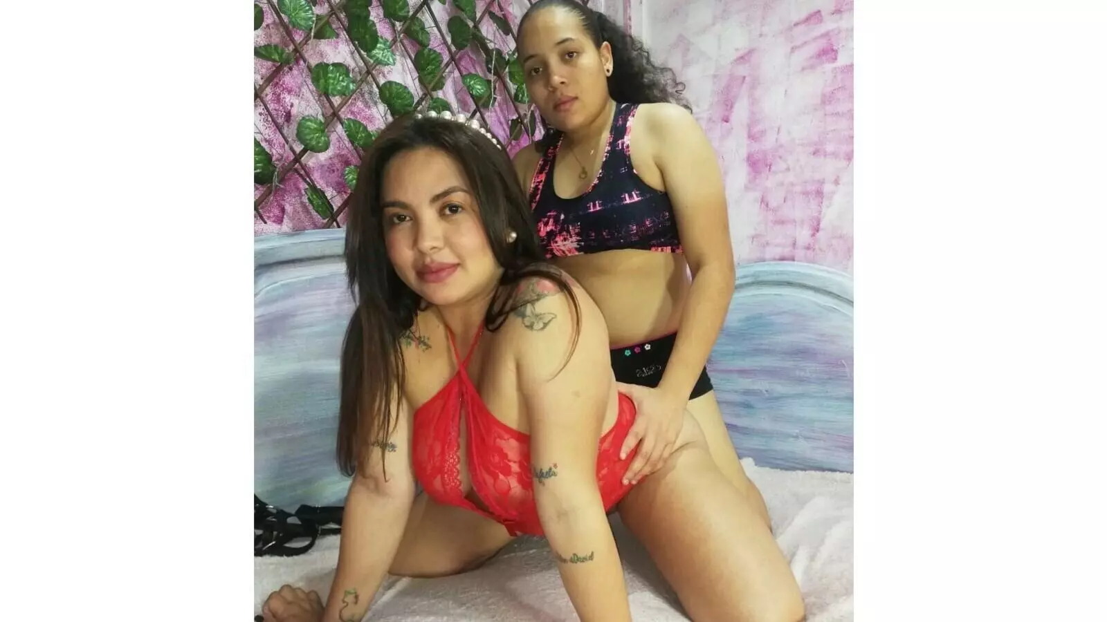 SharonandBritany's Premium Pictures and Videos